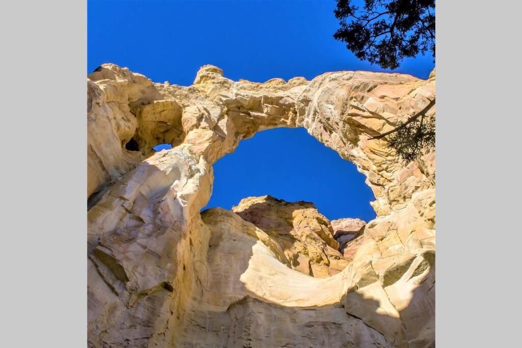 Red Rock Ranch Log Cabin: Large, Fully Furnished Escalante Bagian luar foto