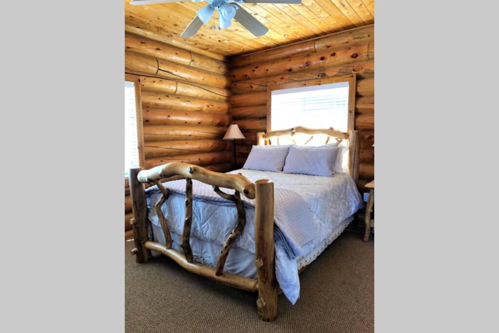 Red Rock Ranch Log Cabin: Large, Fully Furnished Escalante Bagian luar foto