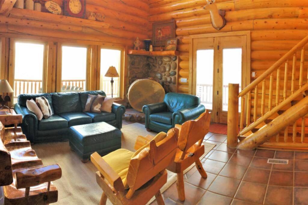 Red Rock Ranch Log Cabin: Large, Fully Furnished Escalante Bagian luar foto