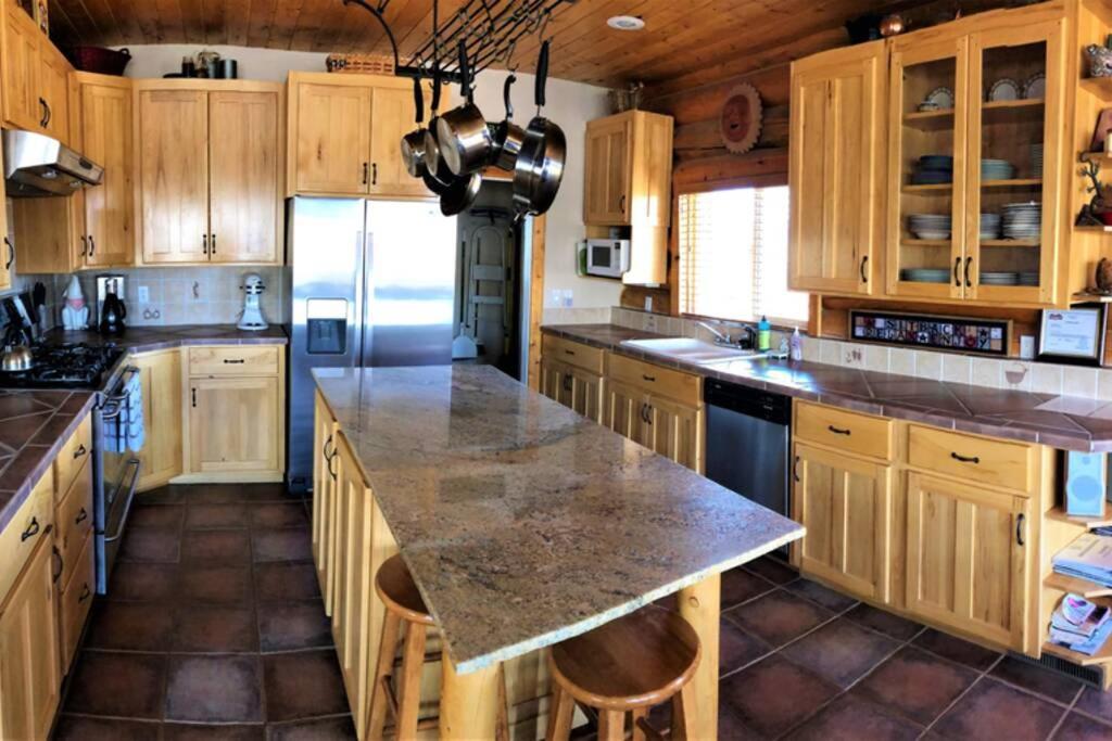 Red Rock Ranch Log Cabin: Large, Fully Furnished Escalante Bagian luar foto
